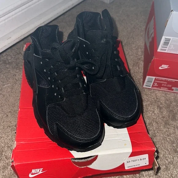 Nike Shoes Kids Nike Huarache Run Size 4y Black Poshmark